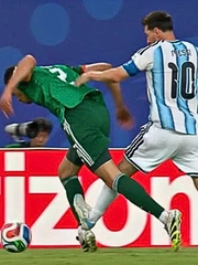 Algeria đòi trọng tài phạt thẻ Messi ở trận ra quân World Cup 2026