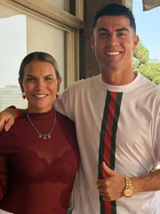 Chị Ronaldo châm ngòi tranh cãi ở tuyển Bồ Đào Nha chỉ vì… thả like