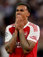 Áo đấu của sao Arsenal 'cháy hàng' sau khi đá hỏng phạt đền ở chung kết Champions League