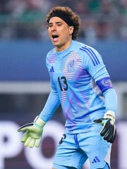Ochoa dự 6 World Cup nhưng không được huy hiệu Legacy như Messi