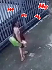 Bé gái ngơ ngác vì bỗng dưng được nghỉ học