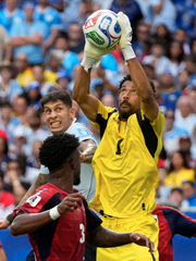 Thủ môn Vozinha của Cape Verde bất ngờ 'đắt hàng' sau World Cup