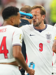 Chuyên gia cảnh báo: Nghỉ uống nước ở World Cup có thể tăng nguy cơ chấn thương