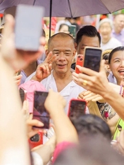 Chủ quán lẩu gà trả hết nợ nần nhờ 'mỏ hỗn'