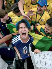 Nam CĐV Nhật Bản gào thét giữa vòng vây fan Brazil là ai?