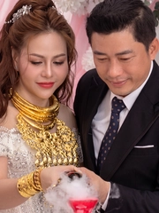 Diễn viên Kinh Quốc bí mật cưới vợ lần 3, cô dâu đeo vàng trĩu cổ