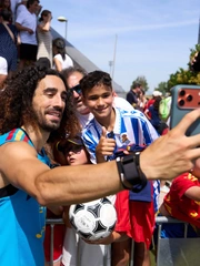 Marc Cucurella lại bày trò trước World Cup 226