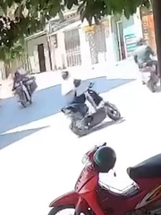Thanh niên ôm cua tốc độ bàn thờ lao gọn vào nhà dân