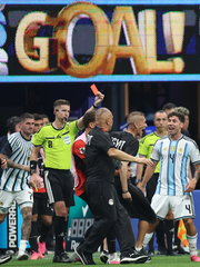 Fan Argentina hú vía khi email AFA bất ngờ ‘tự thú’ thắng Ai Cập nhờ trọng tài