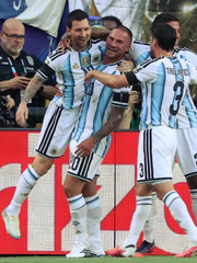 Messi vượt thành tích 'tự đếm' của Pele, kéo dài kỷ lục World Cup