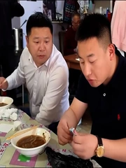 Màn tấu hài của vị khách khiến bà chủ ngơ ngác