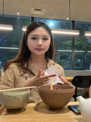 Cô gái quê một cục vì tưởng được sếp nhà hàng nhắn gửi lời yêu thương