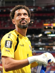 Người hùng World Cup Vozinha cầu xin ‘đừng đến với tôi vì quảng cáo’