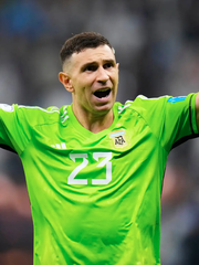 Chi tiết lạ trên ngón tay gãy của thủ môn Argentina ở chung kết World Cup