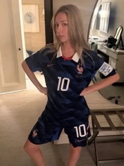 Mbappe lỡ tay đăng ảnh ‘bạn gái tin đồn’ rồi xóa ngay