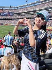Chồng tỉ phú săn vé phút chót cho Hà Phương xem chung kết World Cup