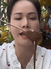 Nhật Kim Anh trở thành 'chất liệu meme' cho cả cõi mạng
