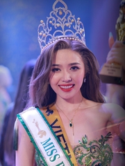 Vương miện kim cương giá 3 tỉ là tính cả 'chất xám và tâm huyết'