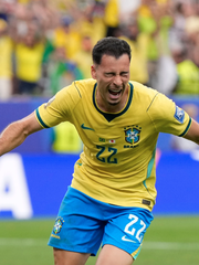 Fan Brazil cầu ‘Công thức Nhật Bản’ ở World Cup… sai một lần