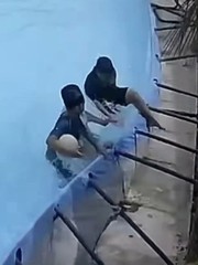 Cô gái cạn lời với món quà bất ngờ từ 'khối nghỉ hè'