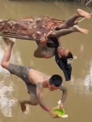 Thanh niên mất ăn khi ngồi võng 'hóng mát'