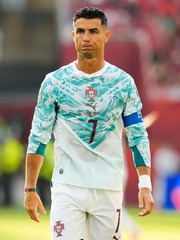 Hành động ấm lòng của Ronaldo với fan là nạn nhân động đất ở Venezuela