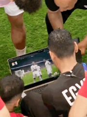 Có gì trong chiếc laptop giúp Ai Cập thắng luân lưu World Cup?