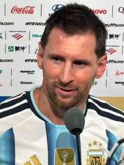 Messi u đầu vẫn cười tươi sau vé đi tiếp World Cup