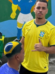 CĐV Brazil đi làm tóc mừng chiến thắng ở World Cup 2026