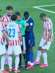 Sao Paraguay gây tranh cãi vì cào chấm phạt đền ở World Cup
