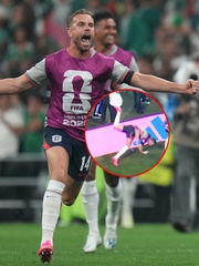 Sao tuyển Anh nhập viện vì chấn thương lúc... ăn mừng ở World Cup