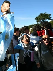 Argentina thoát hiểm ở World Cup, Buenos Aires náo loạn
