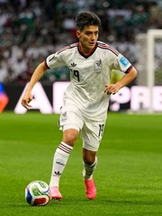 Sao trẻ Mexico tốt nghiệp phổ thông trong mùa World Cup