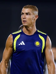 Ronaldo đổi ‘giao diện’ sau đám cưới