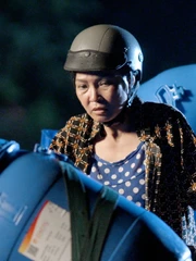 Phương Thanh ngã hàng chục lần khi đóng MV cho Quang Hà