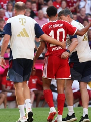 Sao Bayern Munich suýt xỉu trên sân vì nắng nóng