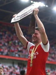Declan Rice gặp sự cố đau mà vui khi ăn mừng Siêu cúp Anh