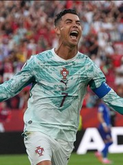 Cristiano Ronaldo úp mở về ‘mùa giải cuối cùng’