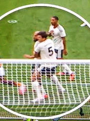 Hậu vệ Man Utd ‘kèm’ nhau để đội nhà bị thủng lưới