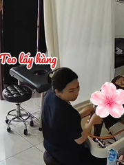 Chú chó thông minh biết giúp chủ lấy hàng