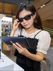 YouTuber dùng kính AI làm bài thi đại học 18 phút được 96 điểm