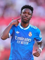 Vinicius 'dọn sạch' Instagram, fan Arsenal mở diễn đàn... đồn đoán