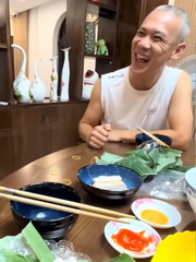 Hai vợ chồng U50 chơi bún thun 'đếm tiền' siêu hài hước