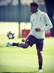 Sao cũ Liverpool đăng video những pha bóng hay của mình lên mạng xã hội để tìm việc