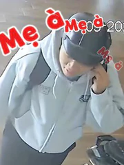 Thanh niên đi học về là í ới gọi mẹ như trẻ con