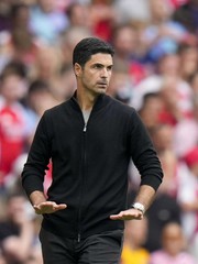 Arteta luyện các cầu thủ Arsenal… ‘khổ cho quen’