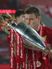 Danh thủ Liverpool tập thành VĐV marathon chuyên nghiệp
