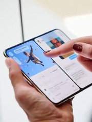 Người thuận thay trái 'dỗi' iPhone Duo?