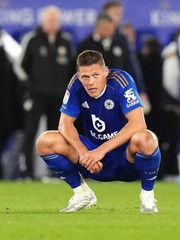 Leicester City thu cầu thủ 2,7 triệu/đêm nếu ngủ lại sân tập vì... 'cạn ví'
