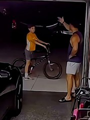 Con trai 'thao túng tâm lý' bố khi bị la mắng đi chơi về muộn